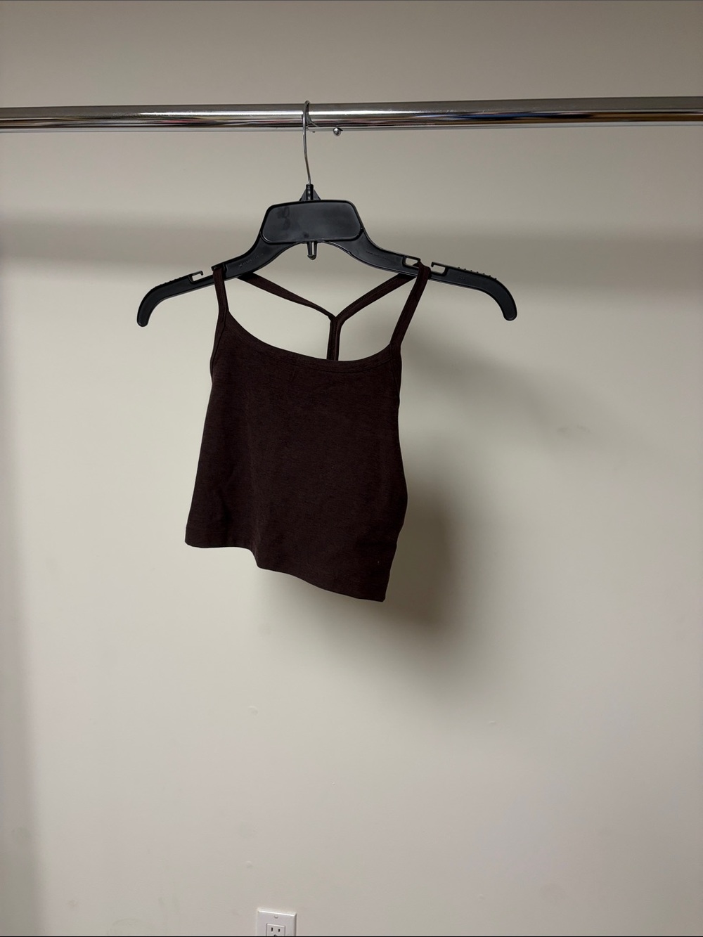 Beyond yoga slim racerback cropped tank dark chocolate heather